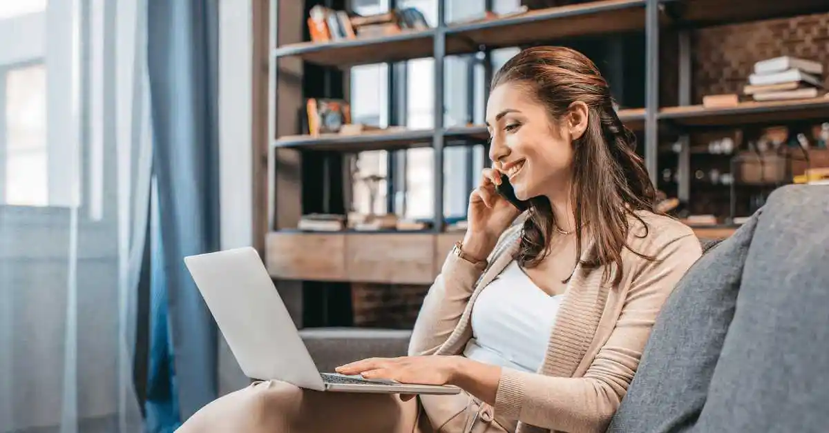 Cum să gestionezi eficient munca hibrid din compania ta