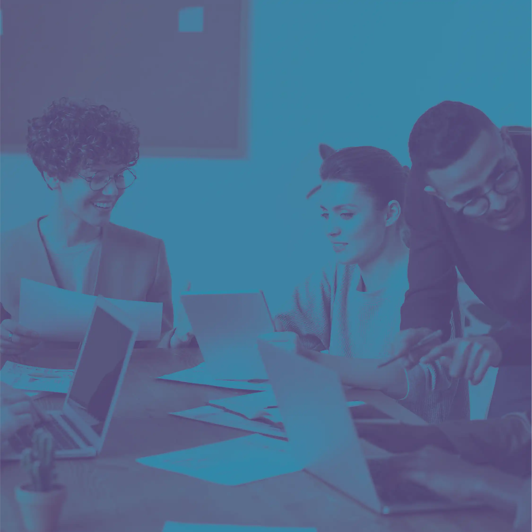 Spațiile de lucru ale viitorului: Adaptabilitate, Tehnologie și Sustenabilitate.